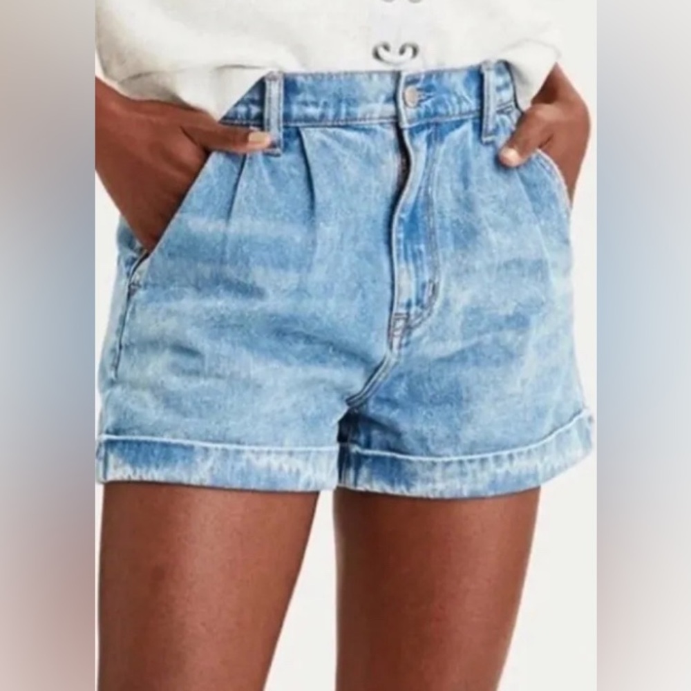 American Eagle Pleated Mom Shorts